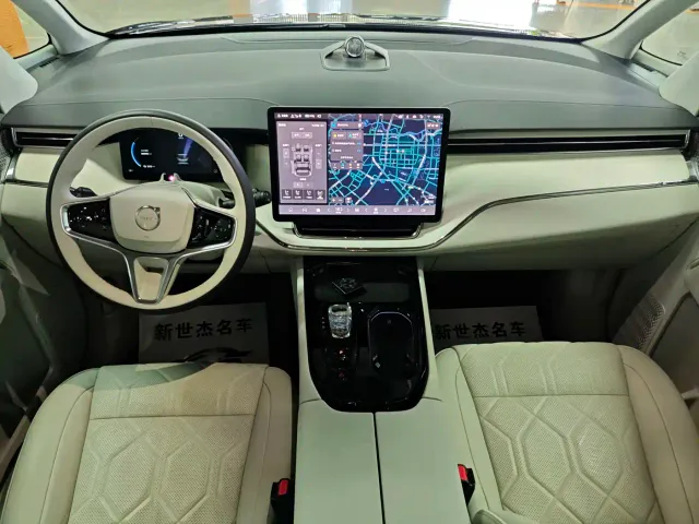 Volvo EM90 — Фото автомобиля 11
