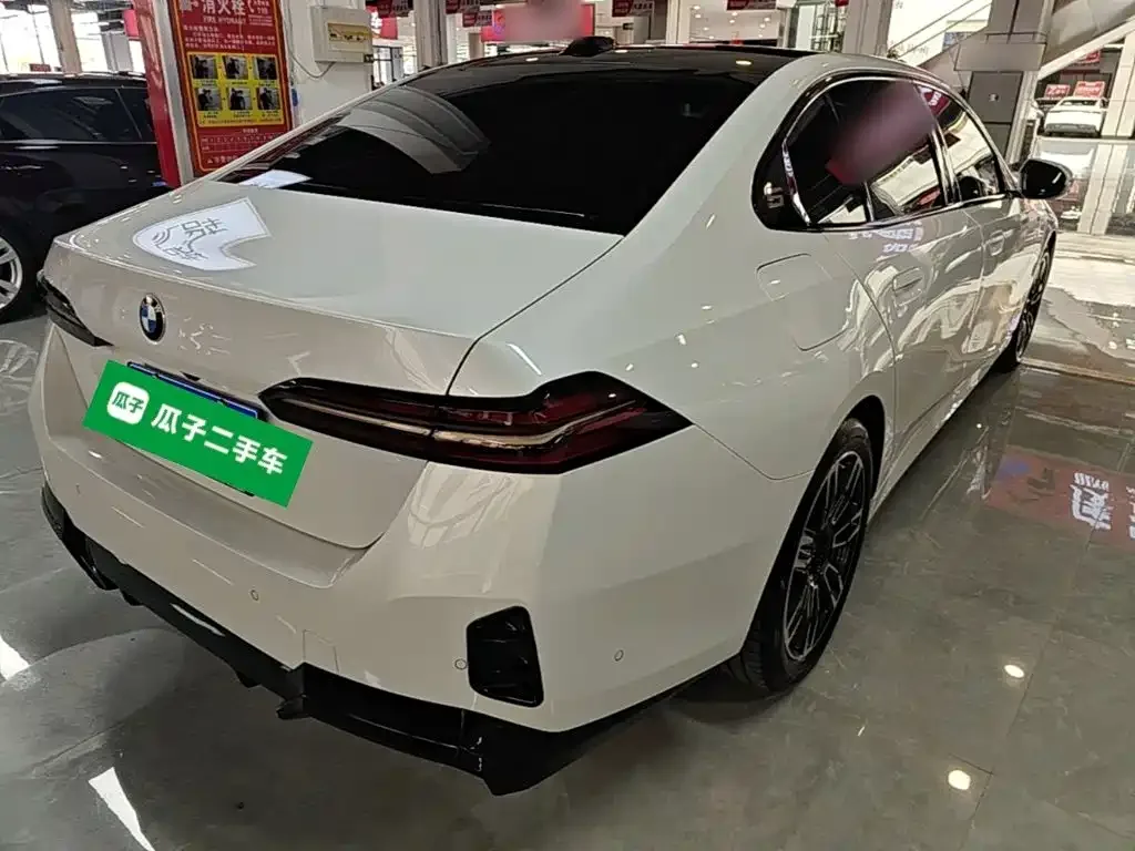 BMW BMW 5 Series 2024 530Li Leading M Sport Package — Фото автомобиля 6