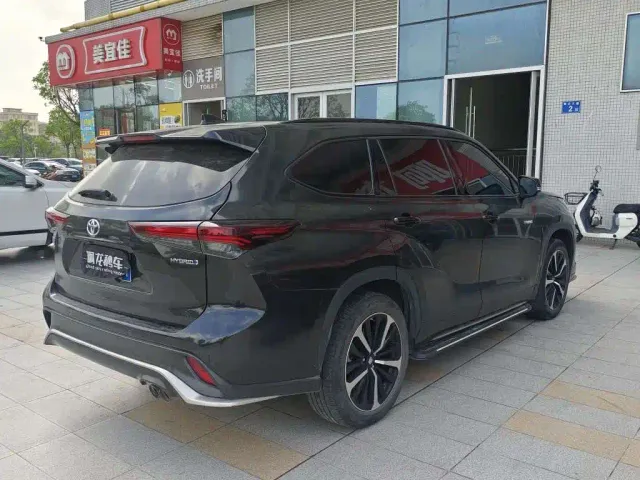 Toyota Crown Kluger — Фото автомобиля 8