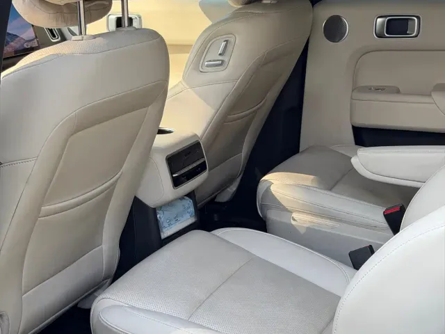 Li Auto L8 — Фото автомобиля 13