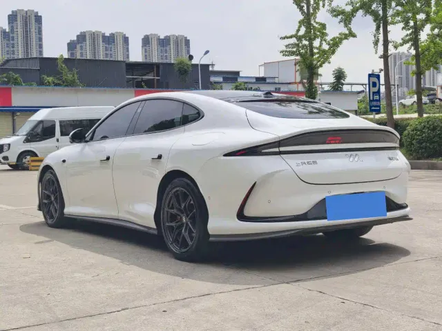 IM Motors L6 — Фото автомобиля 7