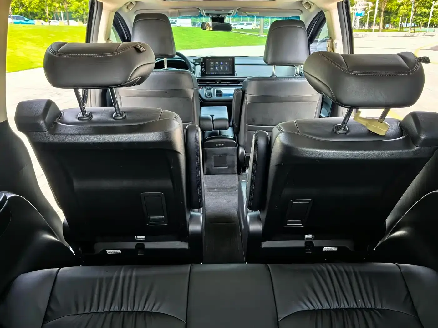 Honda Odyssey 2022 2.0L e:HEV Sharp·Leading Edition — Фото автомобиля 12