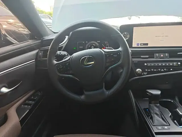 Lexus ES — Фото автомобиля 10