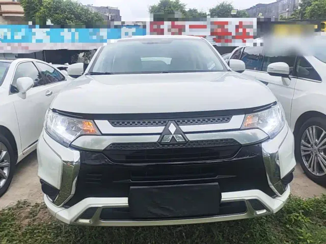 Mitsubishi Outlander — Фото автомобиля 2
