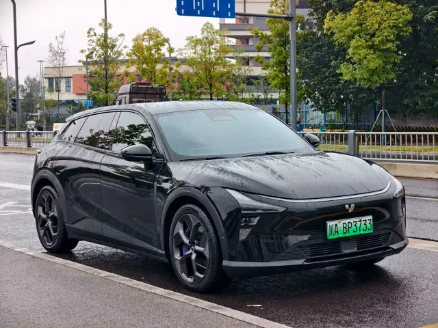 Jiyue Ji Yue 01 — Фото автомобиля 2