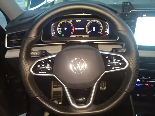 Volkswagen Tiguan L — Фото автомобиля 10