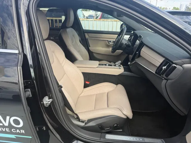 Volvo S90 — Фото автомобиля 14