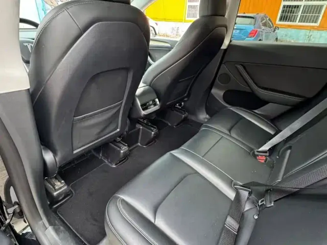 Tesla Model Y — Фото автомобиля 8