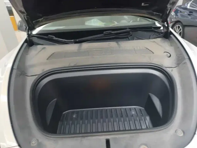 Tesla Model Y — Фото автомобиля 19
