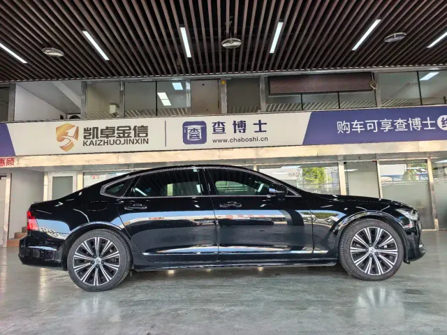 Volvo S90 — Фото автомобиля 4