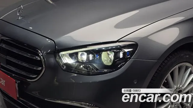 Mercedes-Benz E-Class — Фото автомобиля 22