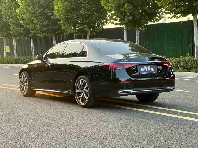 Mercedes-Benz E-Class — Фото автомобиля 17