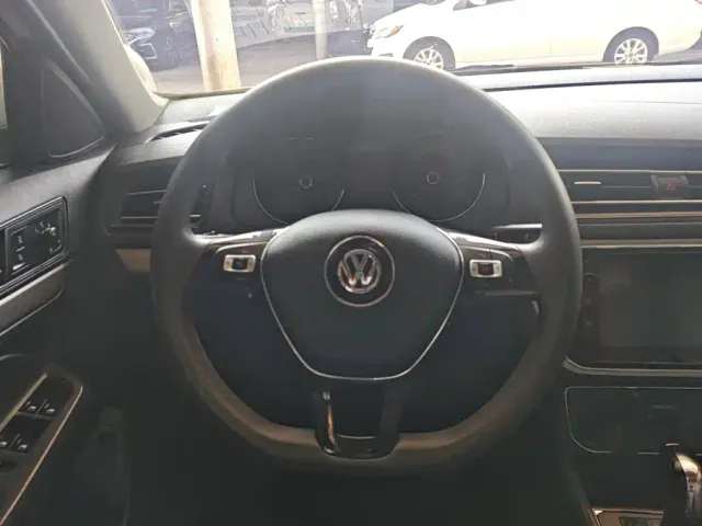 Volkswagen Lavida — Фото автомобиля 15