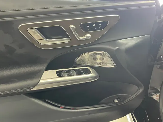 Mercedes-Benz E-Class — Фото автомобиля 5