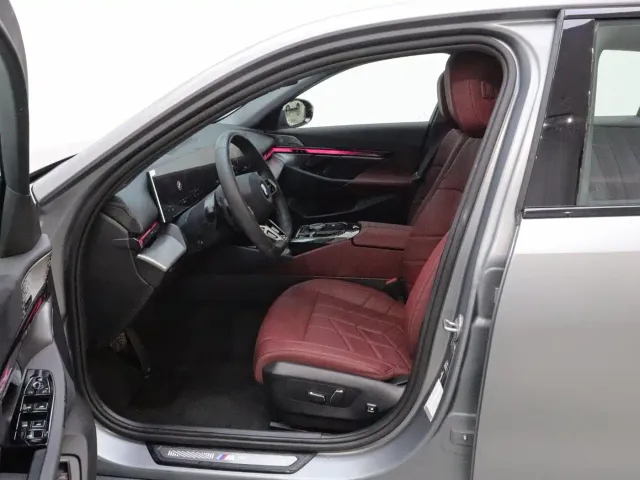 BMW 5 Series — Фото автомобиля 11