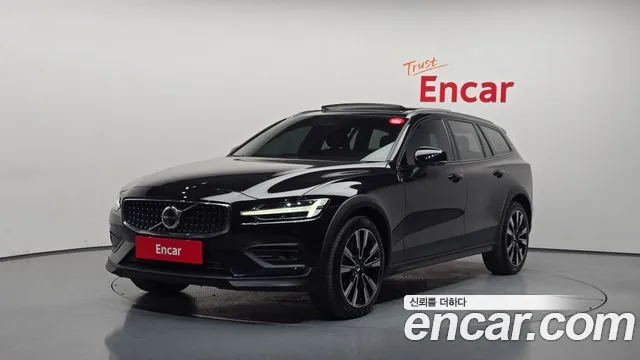 Фотография автомобиля — Volvo V60 Cross Country 2nd Gen