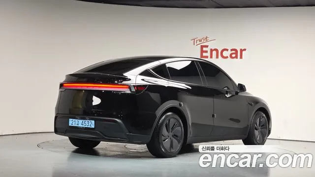 Tesla Model Y — Фото автомобиля 2