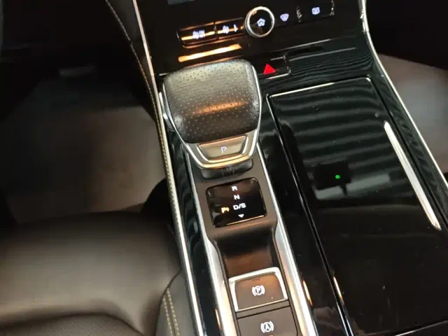 Roewe i6 MAX — Фото автомобиля 13