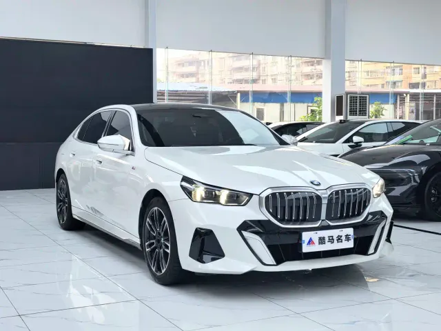 BMW 5 Series — Фото автомобиля 3