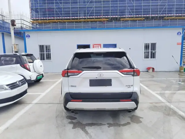 Toyota RAV4 — Фото автомобиля 8