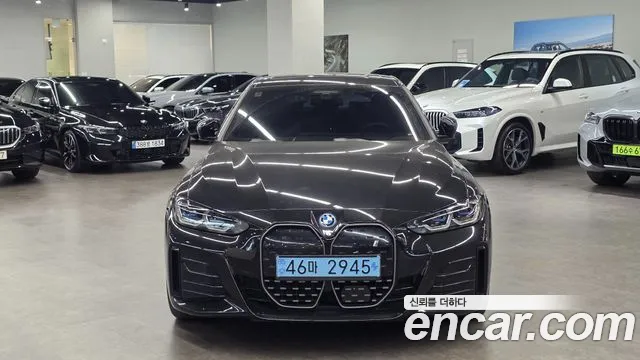 BMW i4 — Фото автомобиля 2