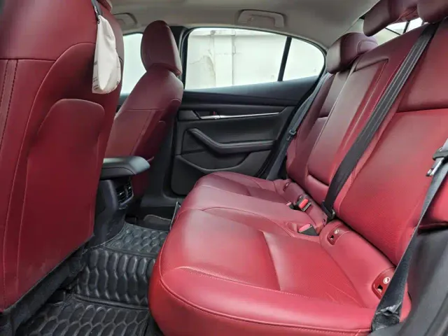Mazda Axela — Фото автомобиля 9