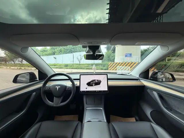 Tesla Model Y — Фото автомобиля 5