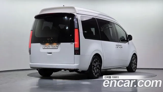 Hyundai Staria Staria 4WD Lounge 7 мест — Фото автомобиля 2