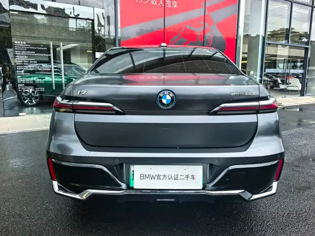 BMW BMW i7 2023 eDrive50L Leading M Sport Package — Фото автомобиля 13