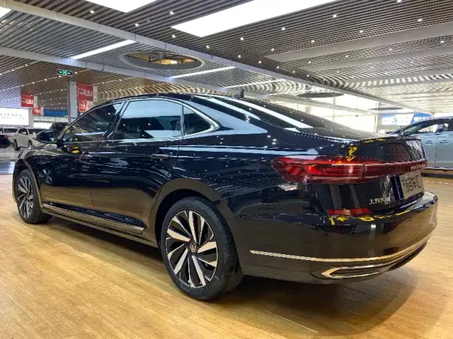 Volkswagen Passat — Фото автомобиля 18