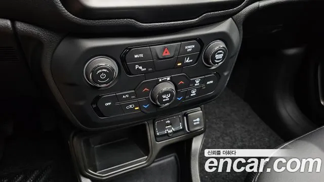 Jeep Renegade — Фото автомобиля 17