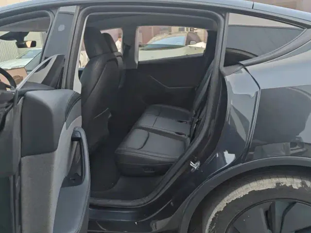 Tesla Model Y — Фото автомобиля 11