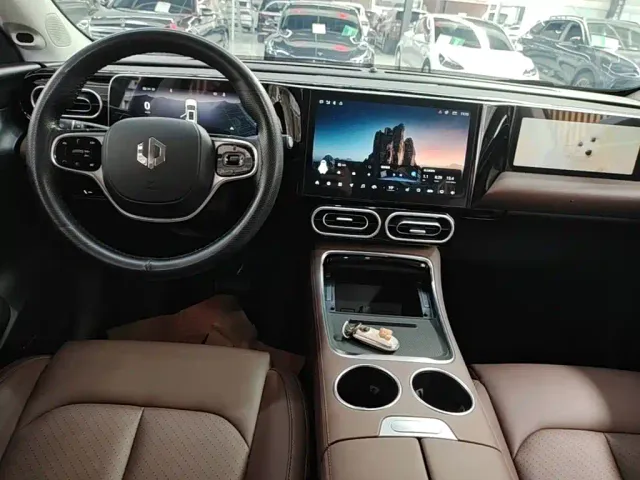 Leapmotor C11 — Фото автомобиля 12