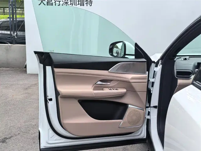 Xpeng G9 — Фото автомобиля 12