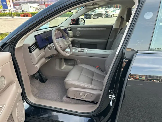 IM Motors LS6 — Фото автомобиля 11