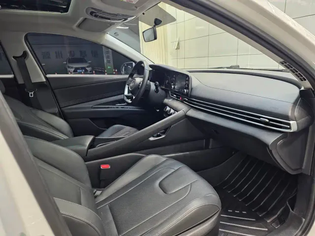 Hyundai Elantra — Фото автомобиля 22