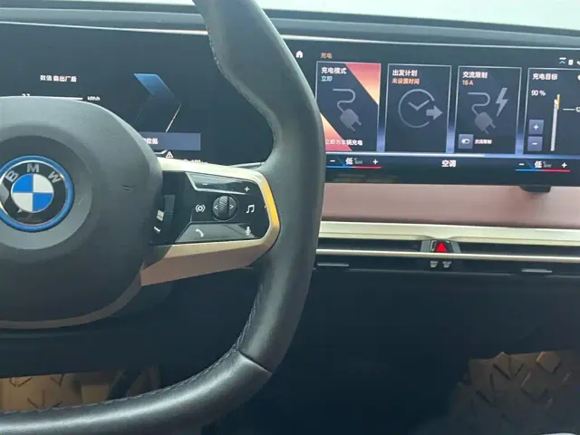 BMW iX M60 — Фото автомобиля 15