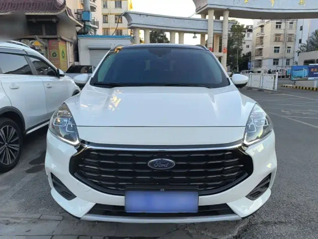 Ford Escape — Фото автомобиля 2