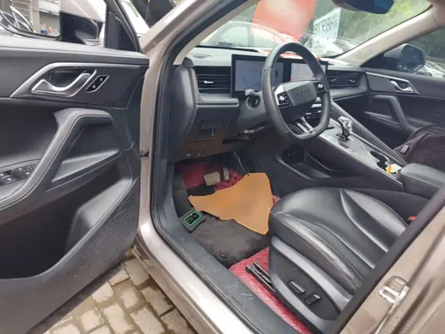 Roewe RX5 — Фото автомобиля 15