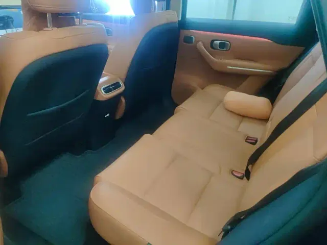 Leapmotor C10 — Фото автомобиля 11