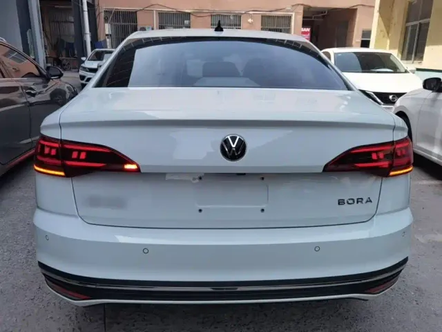 Volkswagen Bora 2023 1.5L Auto Free Ride Limited Edition — Фото автомобиля 3