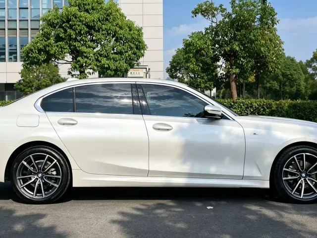 BMW 3 Series — Фото автомобиля 9