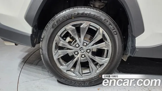 Toyota RAV4 — Фото автомобиля 5