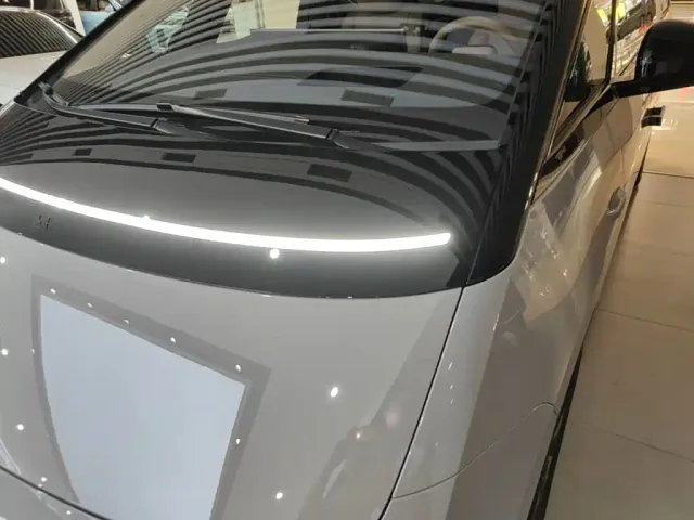 Li Auto MEGA — Фото автомобиля 23