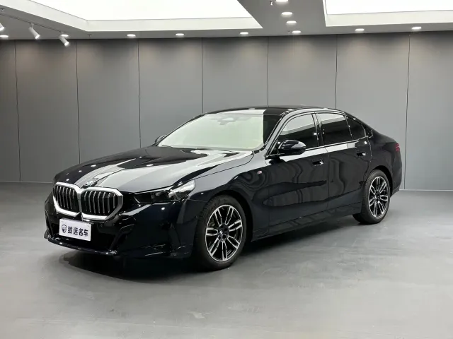 Фотография автомобиля — BMW 5 Series