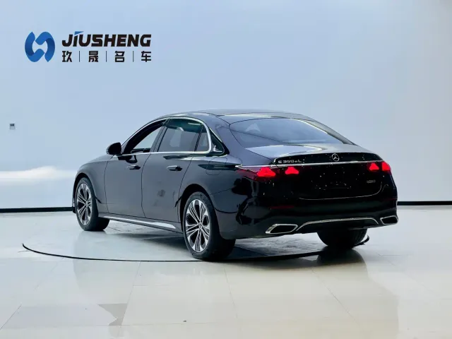 Mercedes-Benz E-Class — Фото автомобиля 3