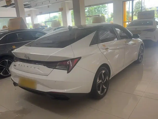 Hyundai Elantra — Фото автомобиля 9