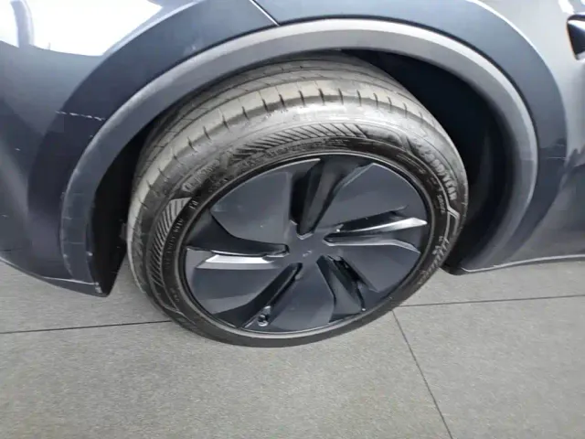 Tesla Model Y — Фото автомобиля 22