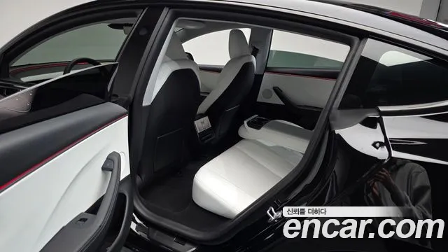 Tesla Model 3 — Фото автомобиля 16