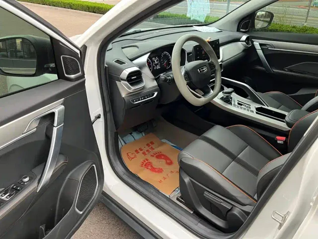 Geely Binyue — Фото автомобиля 6